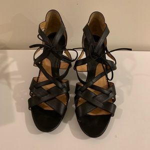 Blondo Madelina Tie Sandal. Size 10M. Black.